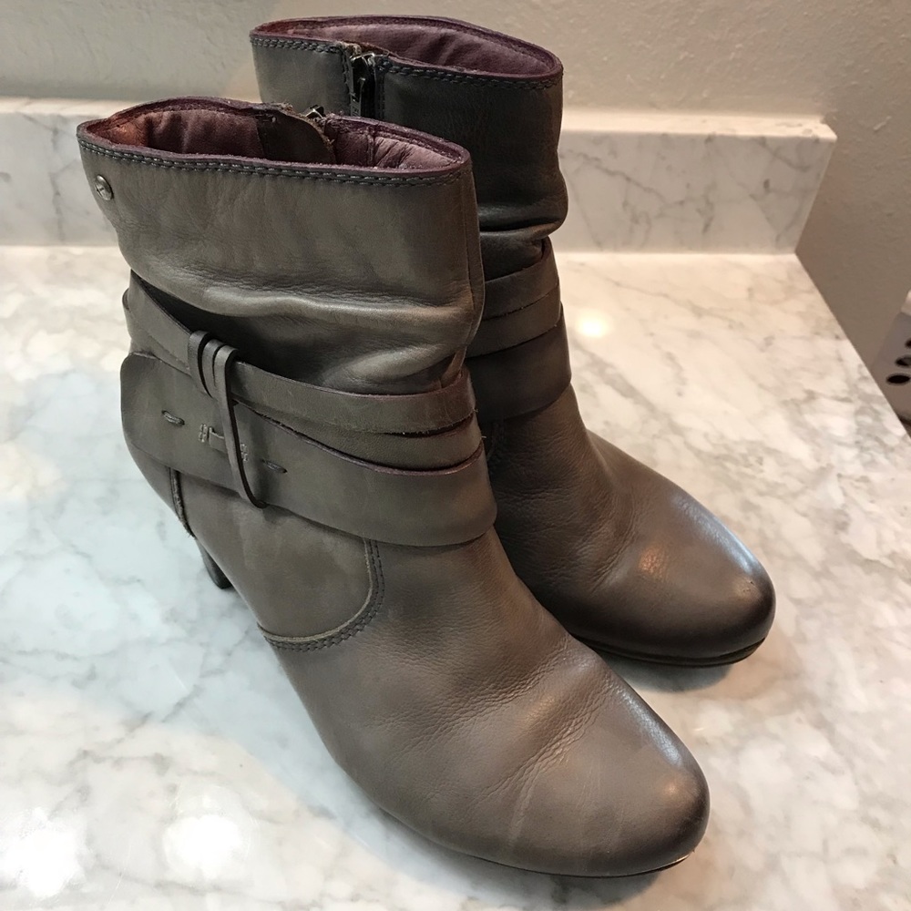 Pikolinos women’s leather booties